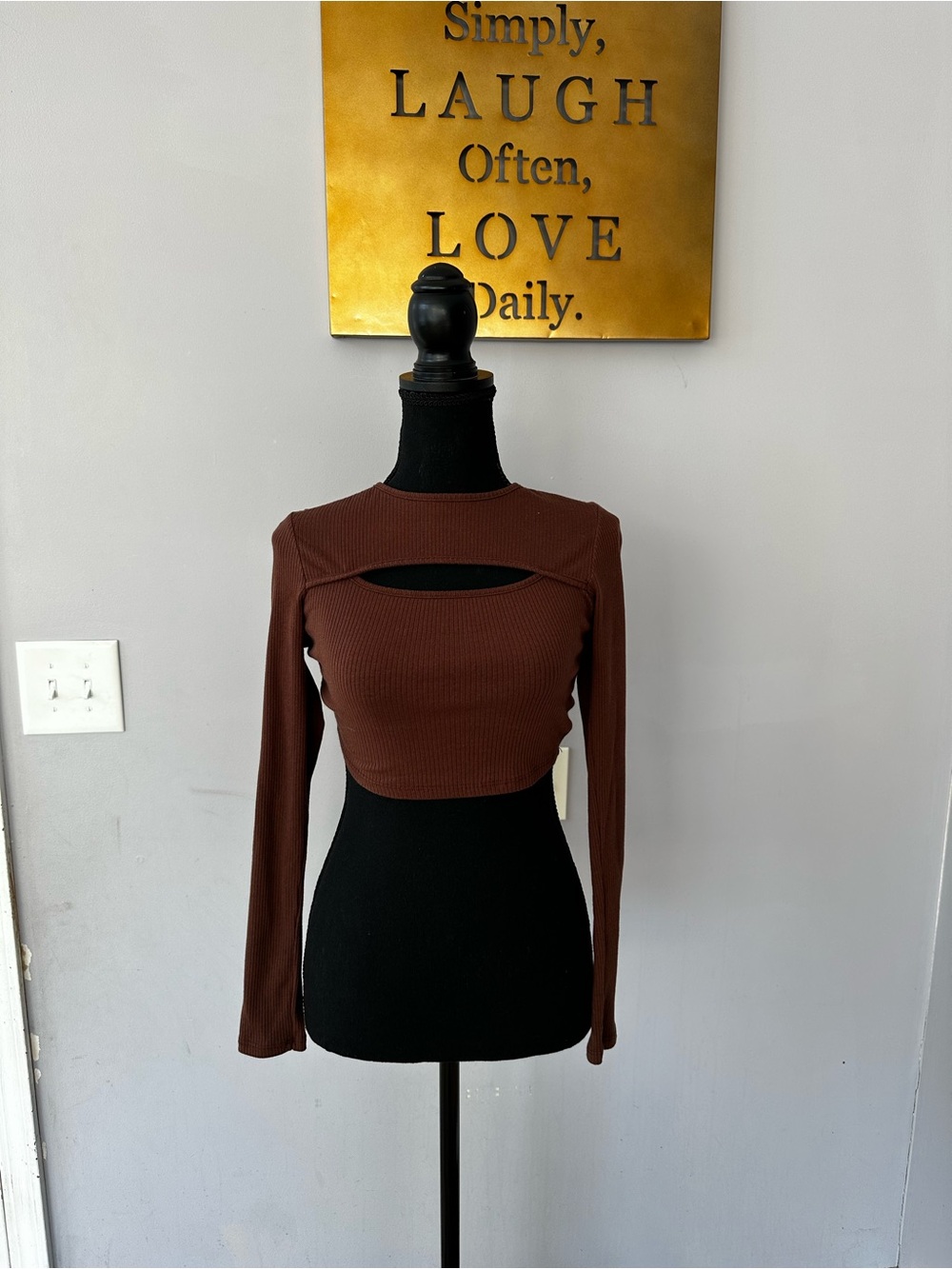 Brown Ribbed Long-Sleeve Crop Top with Front Cutout